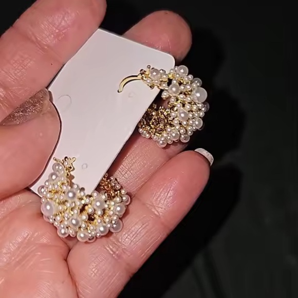 Elegant Gold and Pearl Hoop Earrings - Picture 8 of 9